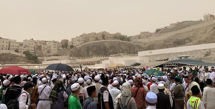 Ribuan-Pelayat-Hadiri-Pemakaman-Mbah-Moen-di-Pemakaman-Mala-Makkah-doc.pemakaman-mala-ivoox.id_