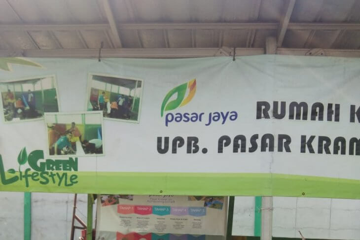 pasar kramat jati- olah sampah