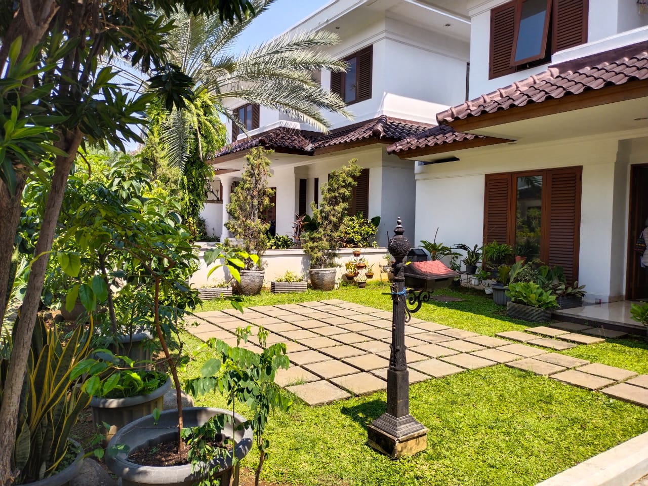 DISEWAKAN – RUMAH LUAS DI KEMANG, JAKARTA SELATAN DISEWAKAN – RUMAH LUAS DI KEMANG, JAKARTA SELATAN