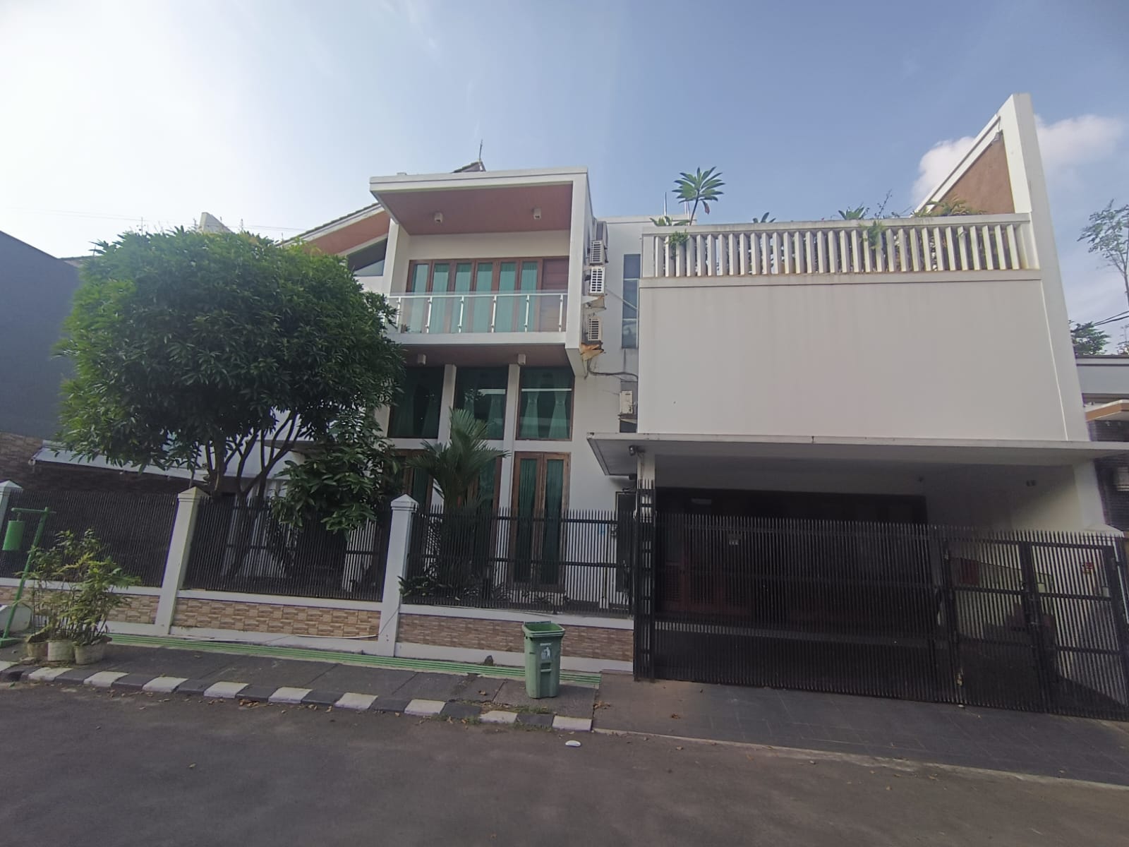 For Sale Rumah 3 Lantai Dua Muka Kemang Pratama For Sale Rumah 3 Lantai Dua Muka Kemang Pratama