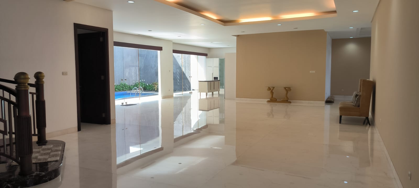 For Sale Luxury House in Pondok Indah, South Jakarta For Sale Luxury House in Pondok Indah, South Jakarta