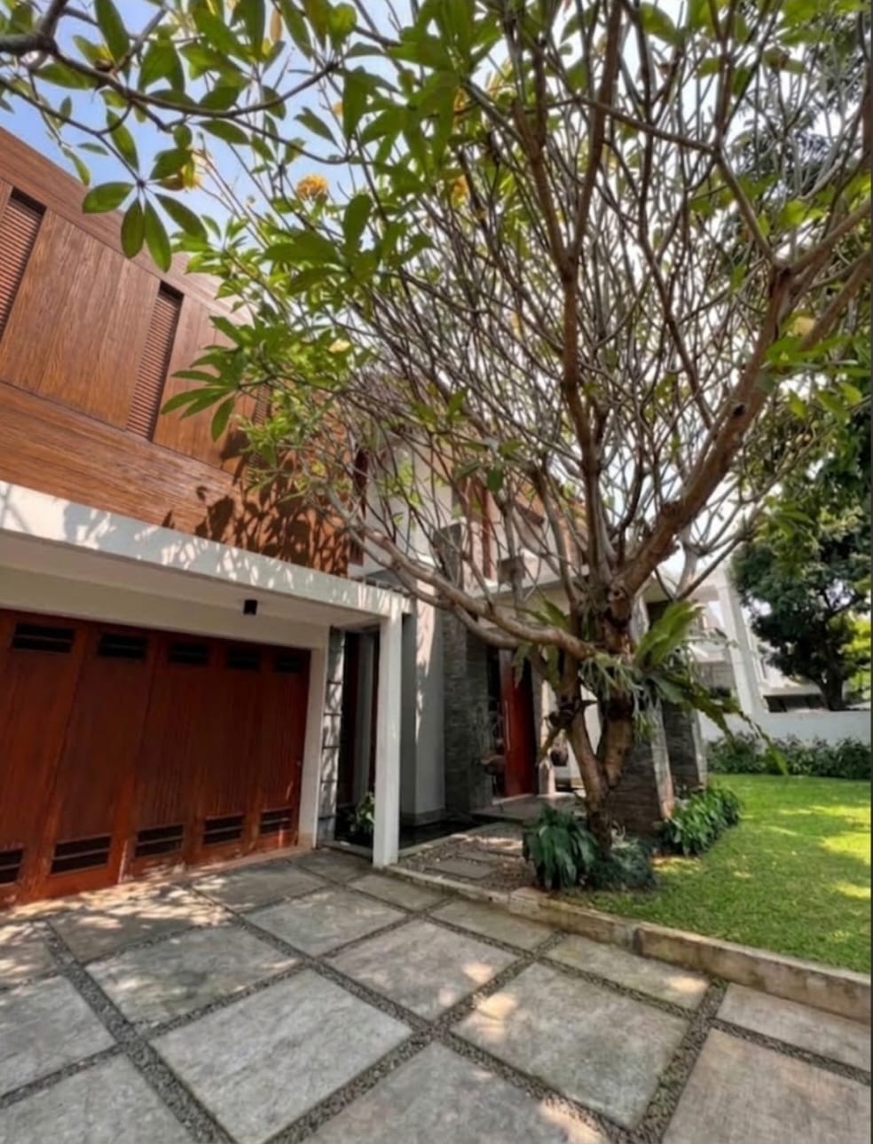 Disewakan Rumah Modern Tropis - Area Senopati, Kebayoran Baru Disewakan Rumah Modern Tropis - Area Senopati, Kebayoran Baru