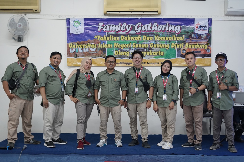 Galeri Ten's Holiday