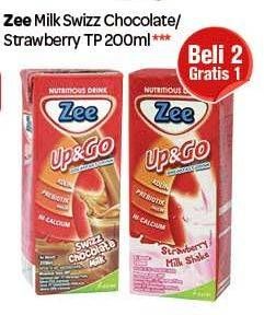 Promo Harga ZEE Up & Go UHT Chocolate, Strawberry 200 ml - Carrefour