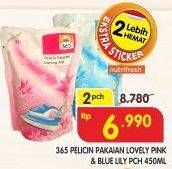 Promo Harga 365 Pelicin Pakaian Lovely Pink, Blue per 2 pouch 450 ml - Superindo