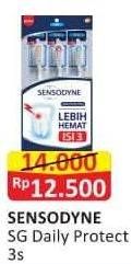 Promo Harga SENSODYNE Sikat Gigi Daily Protection 3 pcs - Alfamart