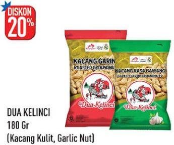 Promo Harga DUA KELINCI Kacang Garing Original, Rasa Bawang 180 gr - Hypermart