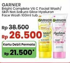 Promo Harga Garnier Facial Cleanser Bright Complete Vitamin C Super Whip Foam, Sakura Glow Hyaluron Whip Foam 100 ml - Indomaret