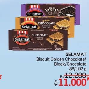 Promo Harga Selamat Sandwich Biscuits Golden Chocolate, Double Chocolate, Chocolate 102 gr - LotteMart