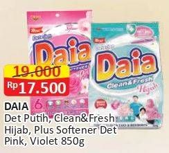 Promo Harga Daia Deterjen Bubuk Clean Fresh Hijab, + Softener Pink, + Softener Violet, Putih 850 gr - Alfamart