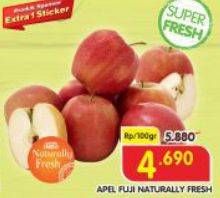 Promo Harga Naturally Fresh Apel Fuji per 100 gr - Superindo