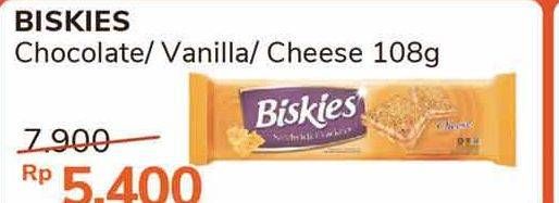 Promo Harga BISKIES Sandwich Biscuit Cheese, Chocolate, Vanilla 108 gr - Alfamidi