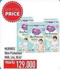 Promo Harga Merries Pants Skin Protection L44, M50, XL42 42 pcs - Hypermart