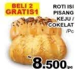 Promo Harga Roti Isi Pisang Keju, Cokelat  - Giant