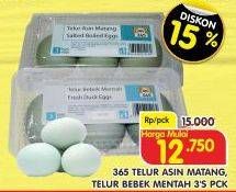 Promo Harga 365 Telur Asin Matang 3's/Telur Bebek Mentah 3's  - Superindo