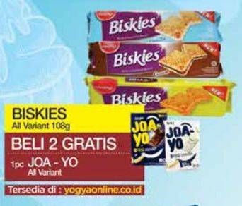Promo Harga BISKIES Sandwich Biscuit All Variants 108 gr - Yogya