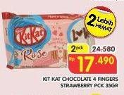 Promo Harga KIT KAT Chocolate 4 Fingers 4 Fingers, Strawberry per 2 pouch 35 gr - Superindo