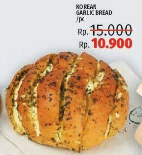 Promo Harga Korean Garlic Cream Cheese Bread  - LotteMart