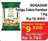 Promo Harga Bogasari Tepung Terigu Cakra Kembar 1000 gr - Hypermart