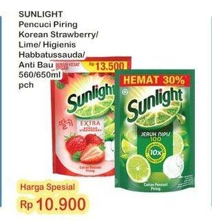 Promo Harga Sunlight Pencuci Piring Korean Strawberry, Jeruk Nipis 100, Higienis Plus With Habbatussauda, Anti Bau With Daun Mint 560 ml - Indomaret