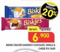 Promo Harga Biskies Sandwich Biscuit Vanilla, Cheese 108 gr - Superindo