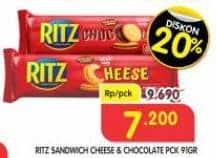 Promo Harga Ritz Crackers Sandwich Cheese, Chocolate 91 gr - Superindo