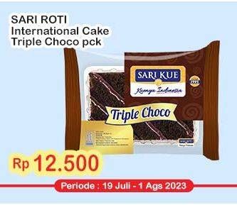 Promo Harga Sari Kue International Cake Triple Choco 54 gr - Indomaret