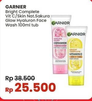 Promo Harga Garnier Facial Cleanser Bright Complete Vitamin C Super Whip Foam, Sakura Glow Hyaluron Whip Foam 100 ml - Indomaret