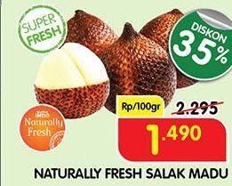 Promo Harga NATURALLY Fresh Salak Madu per 100 gr - Superindo