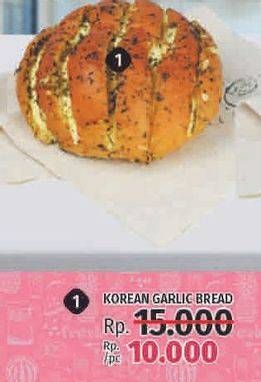 Promo Harga Korean Garlic Cream Cheese Bread  - LotteMart