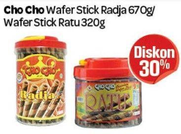 Promo Harga Cho Cho Wafer Stick Raja/Ratu  - Carrefour