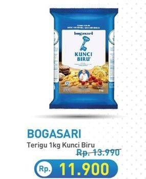 Promo Harga Bogasari Tepung Terigu Kunci Biru 1000 gr - Hypermart