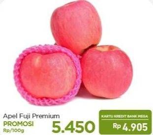 Promo Harga Apel Fuji Premium per 100 gr - Carrefour