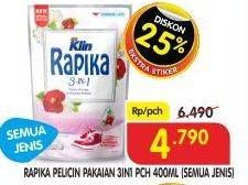 Promo Harga SO KLIN Rapika Pelicin Pakaian Korean Camellia 400 ml - Superindo