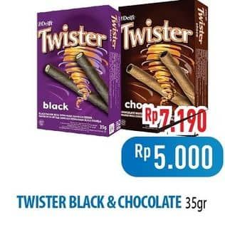 Promo Harga Delfi Twister Wafer Stick Black Vanilla, Choco 45 gr - Hypermart