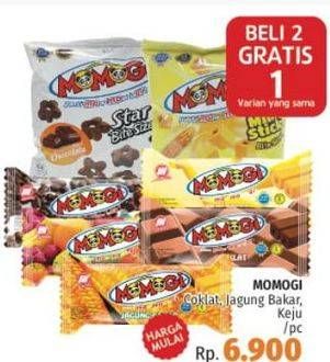 Promo Harga MOMOGI Regular Snack Star Coklat, Jagung Bakar, Keju  - LotteMart