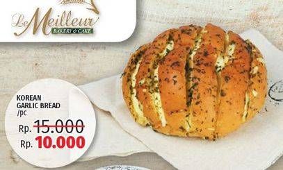Promo Harga Korean Garlic Cream Cheese Bread  - LotteMart