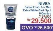 Promo Harga Nivea Men Facial Foam Extra White Dark Spot 100 ml - Indomaret