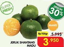 Promo Harga Jeruk Shantang Madu per 100 gr - Superindo