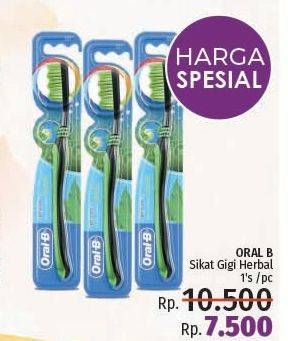 Promo Harga ORAL B Toothbrush Complete Herbal 1 pcs - LotteMart