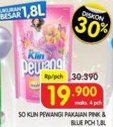 Promo Harga So Klin Pewangi Romantic Pink, Comfort Blue 1800 ml - Superindo