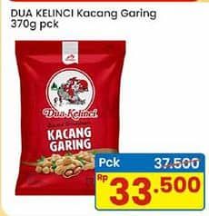 Promo Harga Dua Kelinci Kacang Garing Original 375 gr - Indomaret