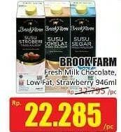 Promo Harga BROOKFARM Fresh Milk Chocolate, Low Fat, Strawberry 946 ml - Hari Hari