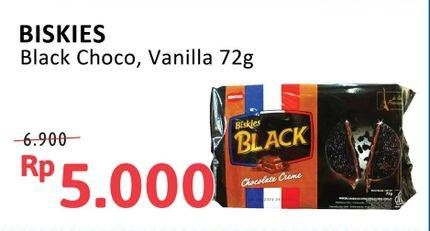 Promo Harga Biskies Black Biscuit Chocolate Creme, Milky Vanilla 72 gr - Alfamidi