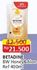 Promo Harga Betadine Natural Defense Body Wash Manuka Honey Moisturising Aloe Vera 400 ml - Alfamart