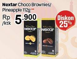 Promo Harga NABATI Nextar Cookies Brownies Choco Delight, Nastar Pineapple Jam per 8 pcs 14 gr - Carrefour