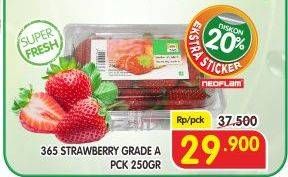 Promo Harga 365 Strawberry / Grade A Juice 250 gr - Superindo
