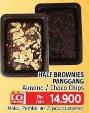 Promo Harga Half Brownies Panggang Almond, Choco Chips  - LotteMart
