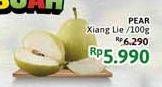 Promo Harga Pear Xiang Lie per 100 gr - Alfamidi