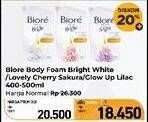 Promo Harga Biore Body Foam Bright White Scrub, Lovely Sakura Scent, Glow-Up Lilac Scent 400 ml - Carrefour